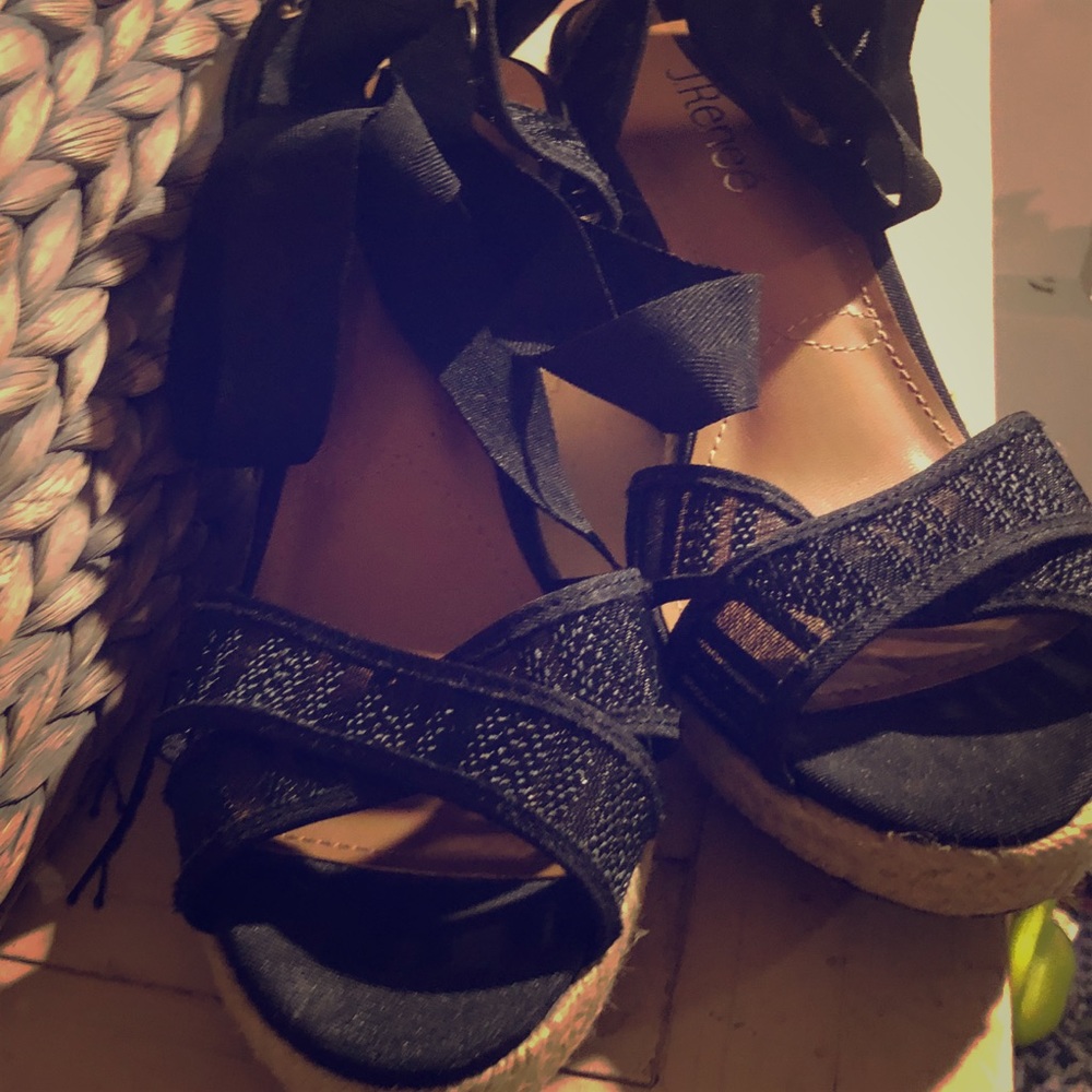 J Renee black espadrilles. Size 10